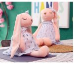 jouet en peluche lapin oreilles allongées