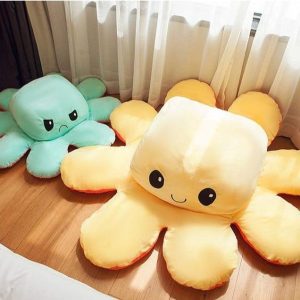 la pieuvre géante peluche réversible