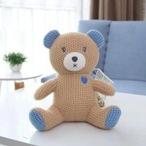 peluche crochet ourson aux oreilles bleues