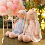 peluche douce lapin aux grandes oreilles