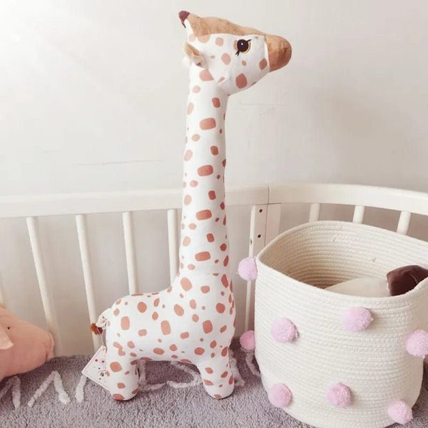 peluche girafe au très long cou
