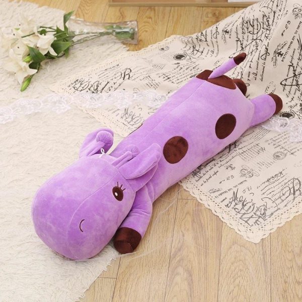 peluche girafe géante allongée violette