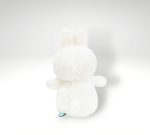 peluche lapin adorable avec un nœud papillon