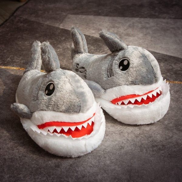 chausson en peluche gros requin