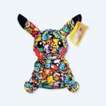 peluche Pikachu street art colorée
